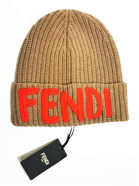 cappello fendi cuffia|fendi scogliere.